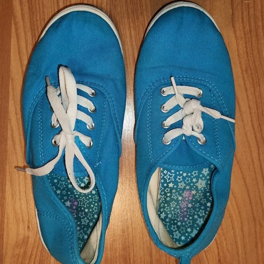 Sneakers Boys Girls Blue Canvas Low Shoes sz 5 Fair